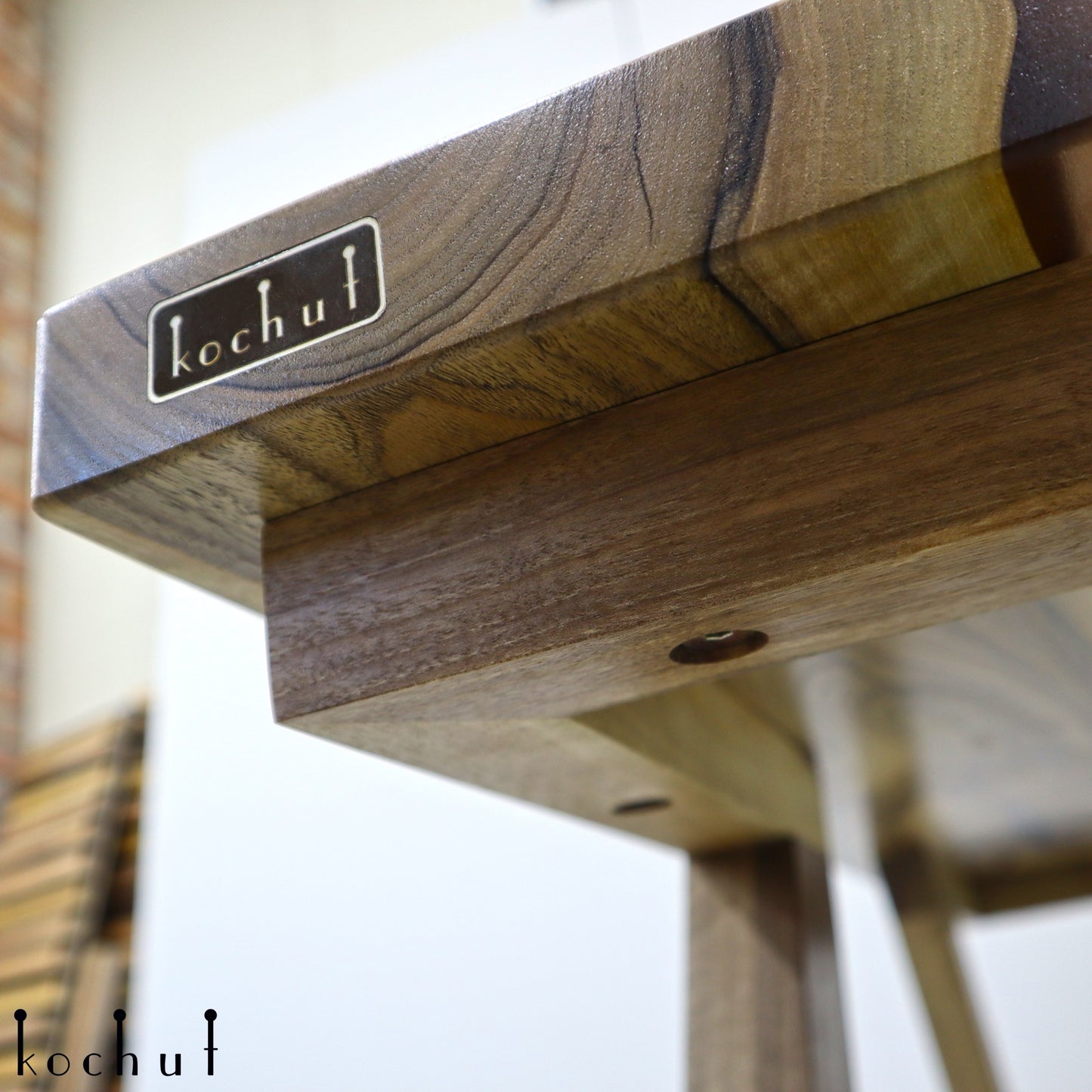 Koriander – Couchtisch aus Holz und Epoxidharz