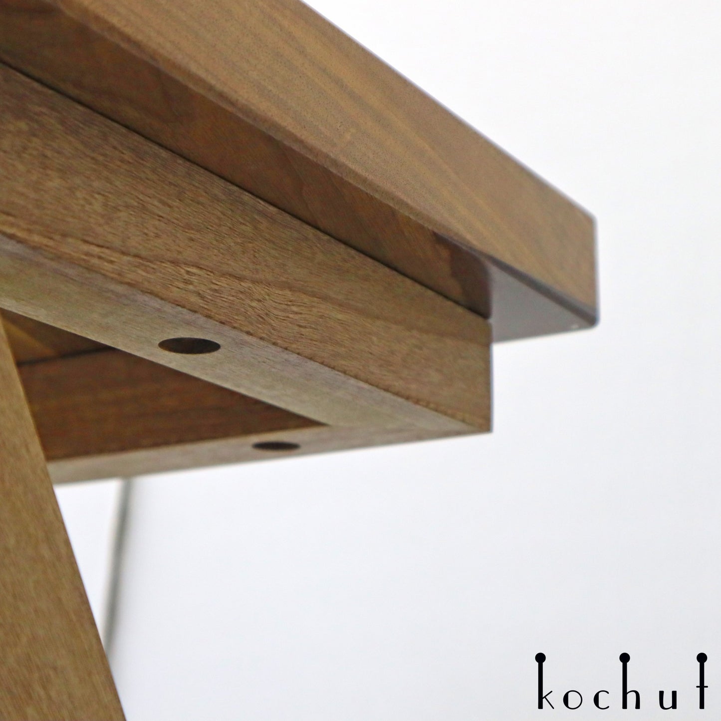 Koriander – Couchtisch aus Holz und Epoxidharz