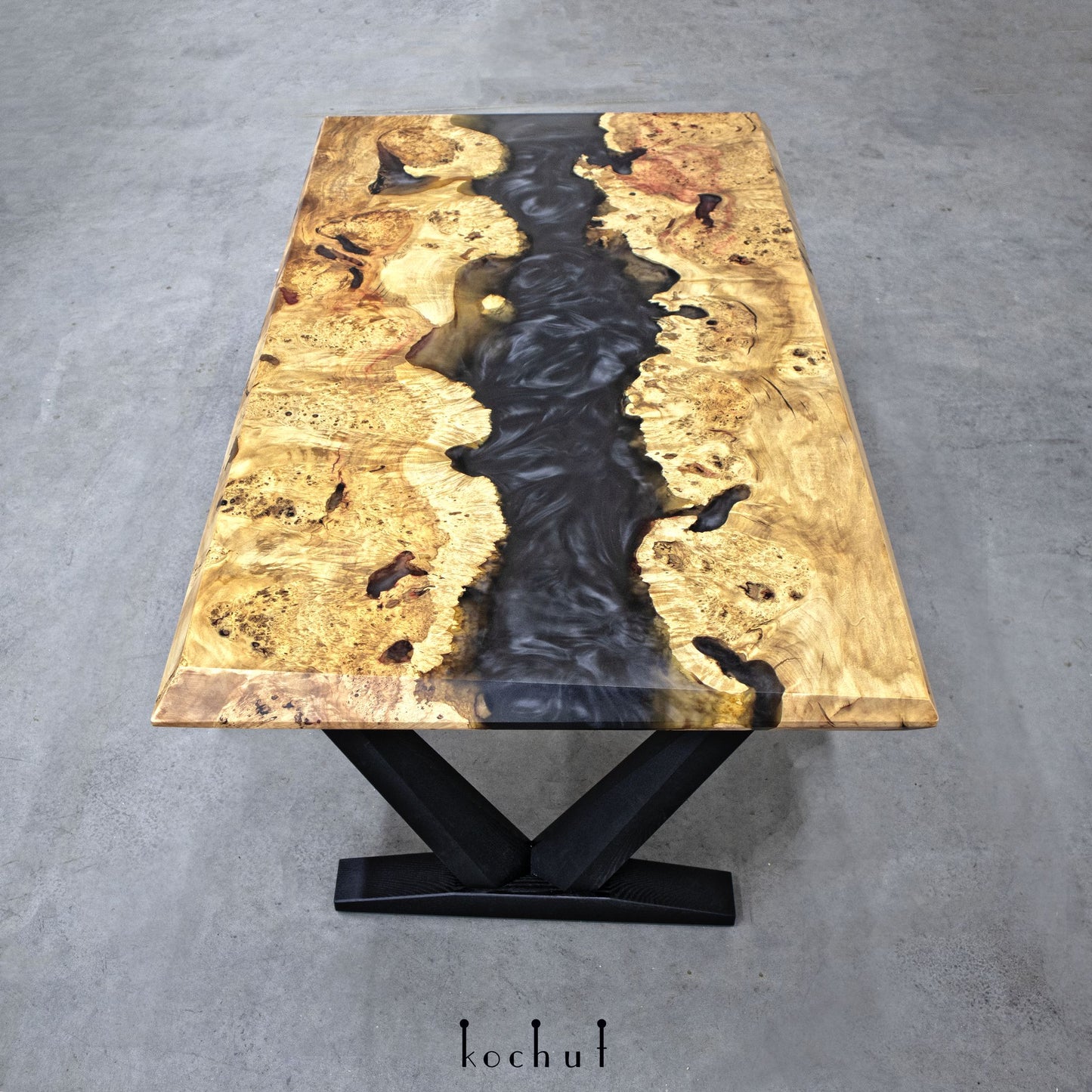 Fjord – Couchtisch aus Holz und Epoxidharz