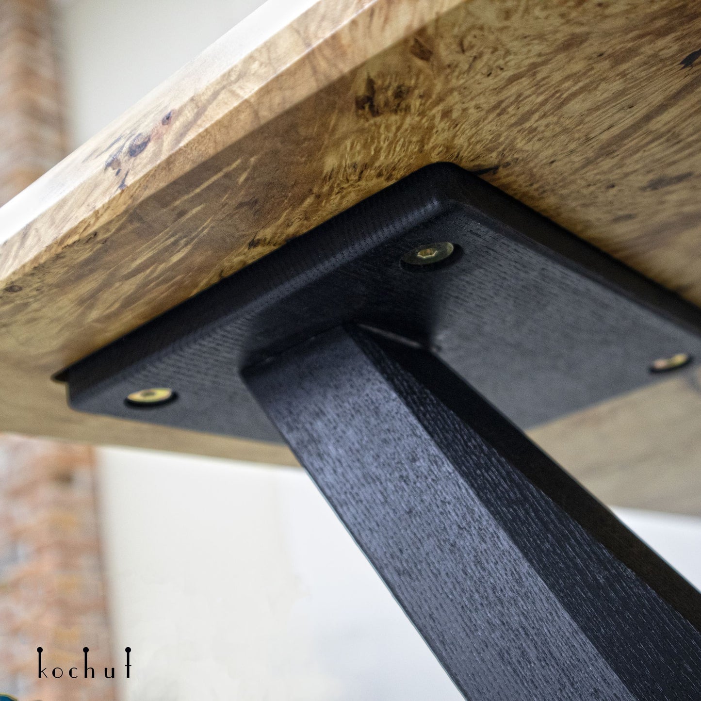 Fjord – Couchtisch aus Holz und Epoxidharz