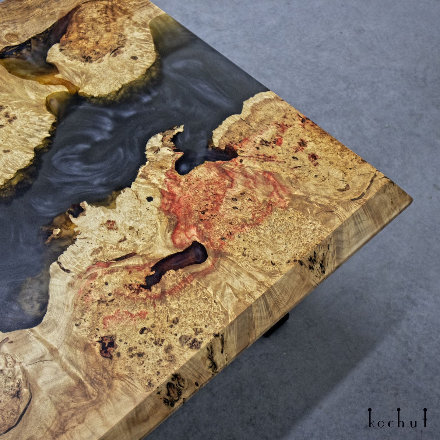 Fjord – Couchtisch aus Holz und Epoxidharz