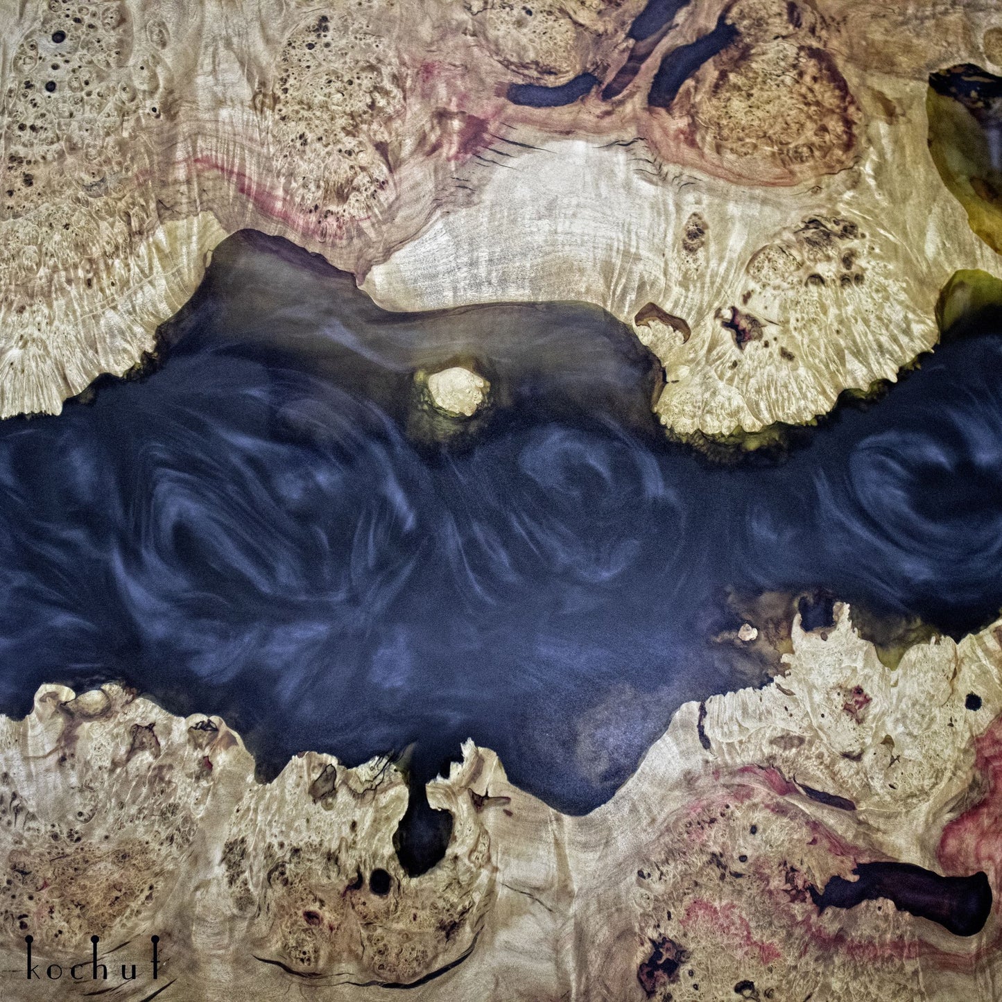 Fjord – Couchtisch aus Holz und Epoxidharz