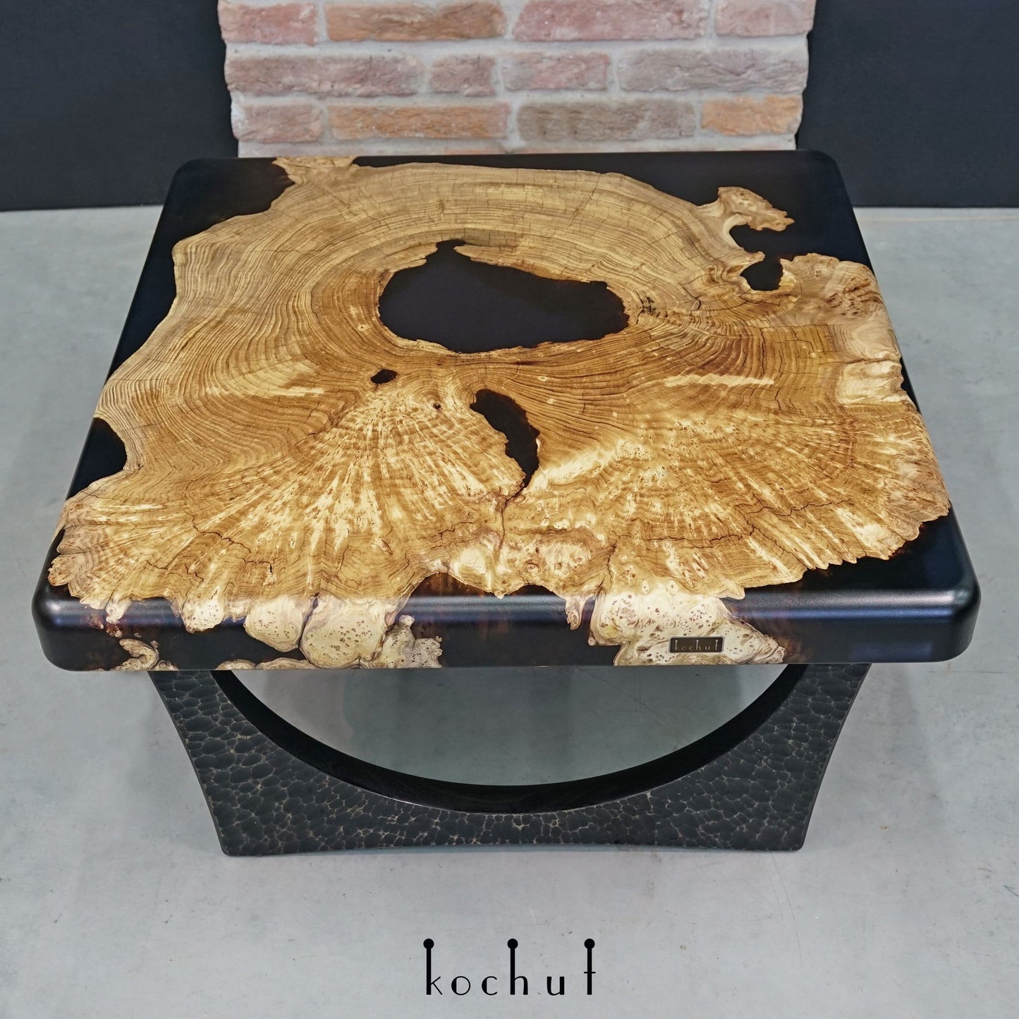 Karbonaado – Couchtisch aus Holz und Epoxidharz