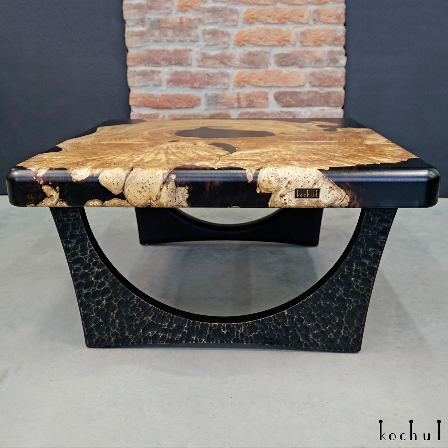 Karbonaado – Couchtisch aus Holz und Epoxidharz