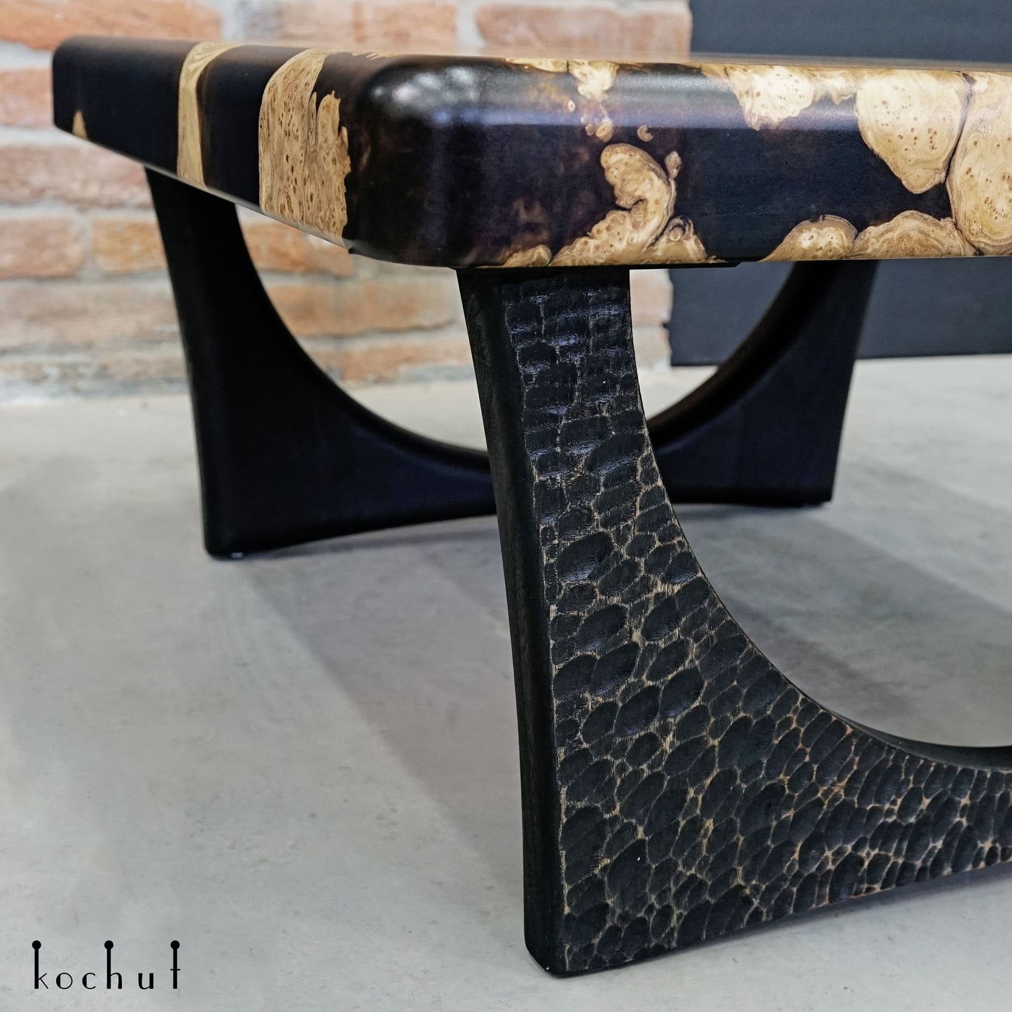 Karbonaado – Couchtisch aus Holz und Epoxidharz