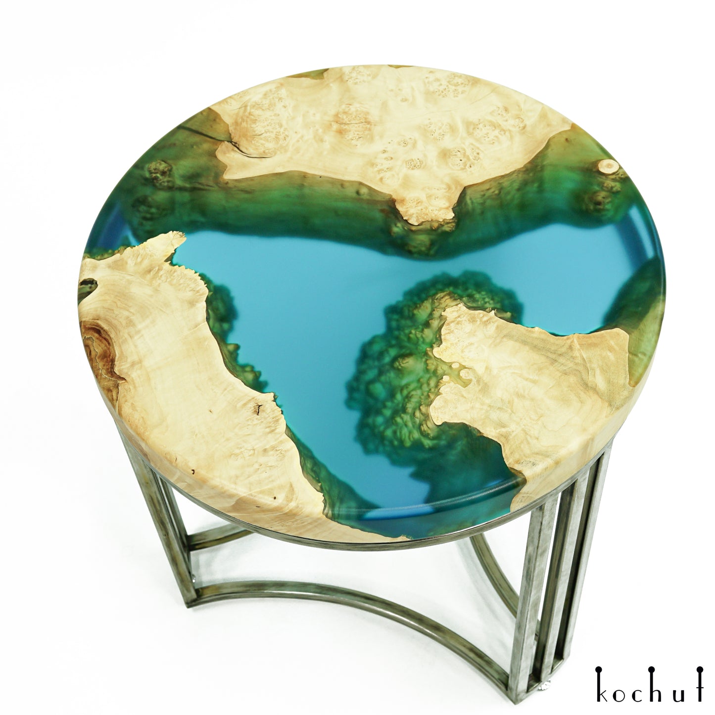Santorini — Couchtisch aus Holz und Epoxidharz mit Metallbeinen