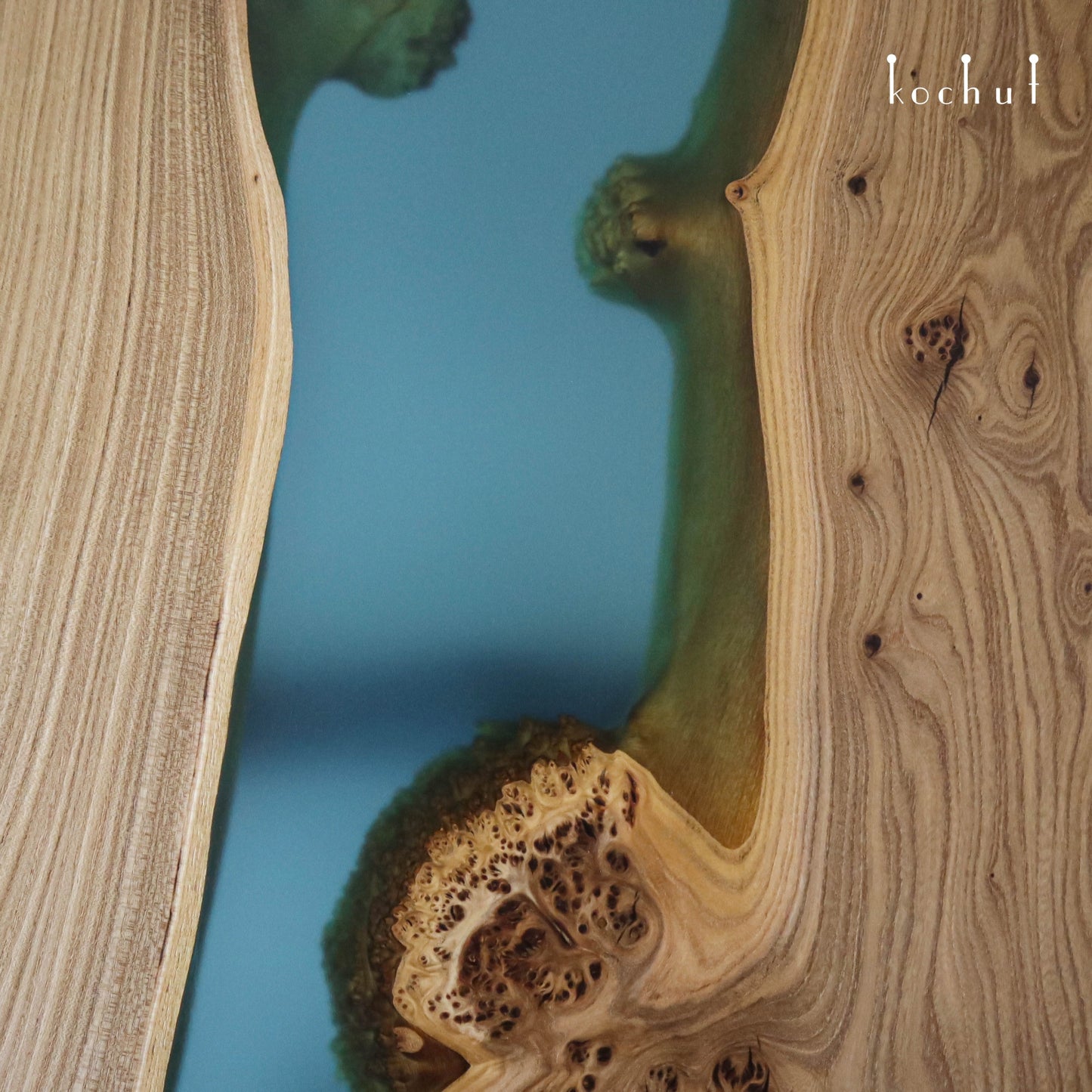 Damaskus — Esstisch aus Holz und Epoxidharz (Metallbeine)