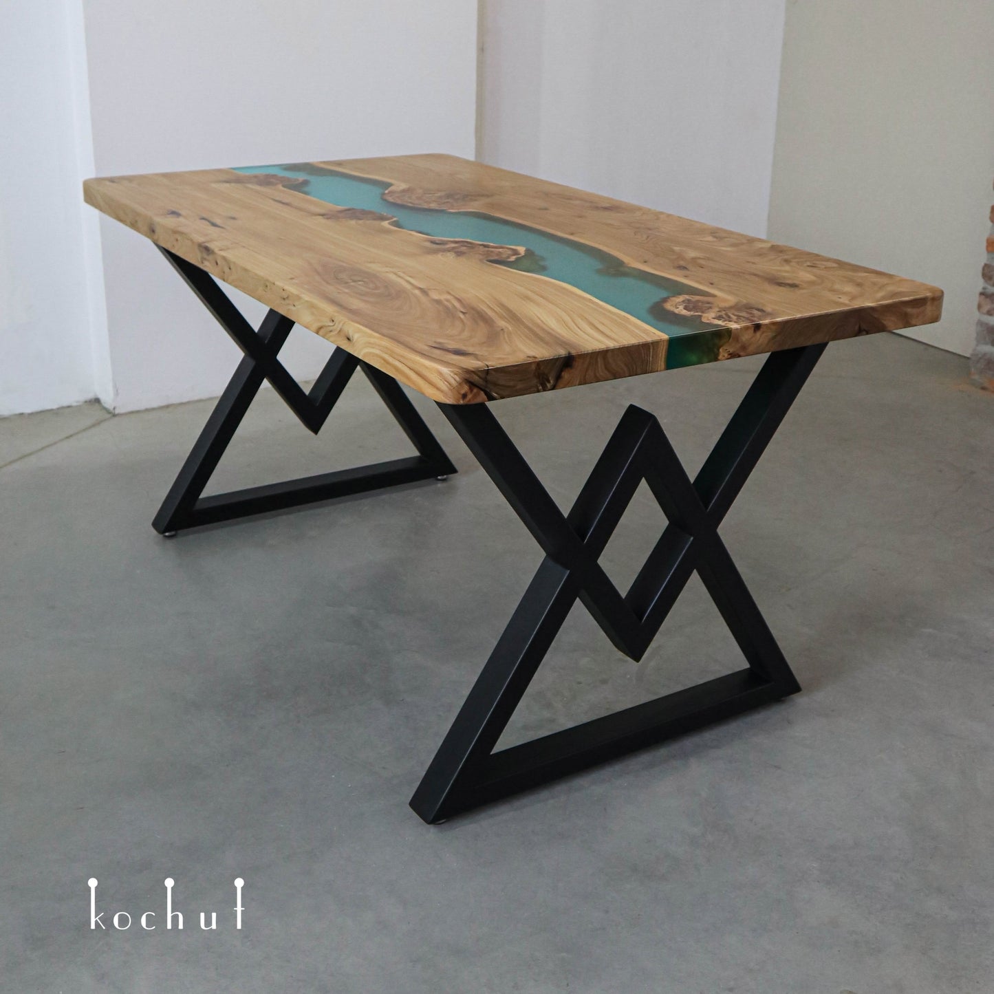 Damaskus — Esstisch aus Holz und Epoxidharz (Metallbeine)