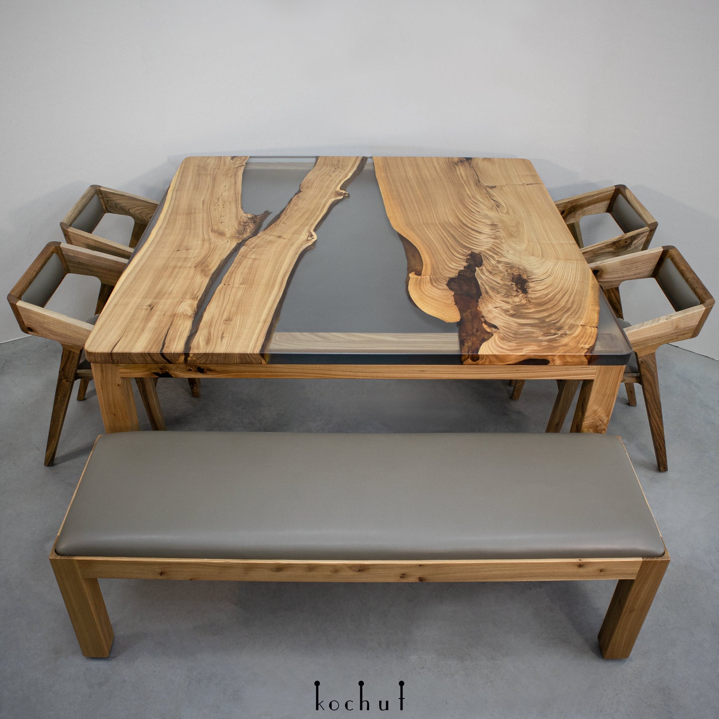 Titanium — Esstisch aus Holz und Epoxidharz