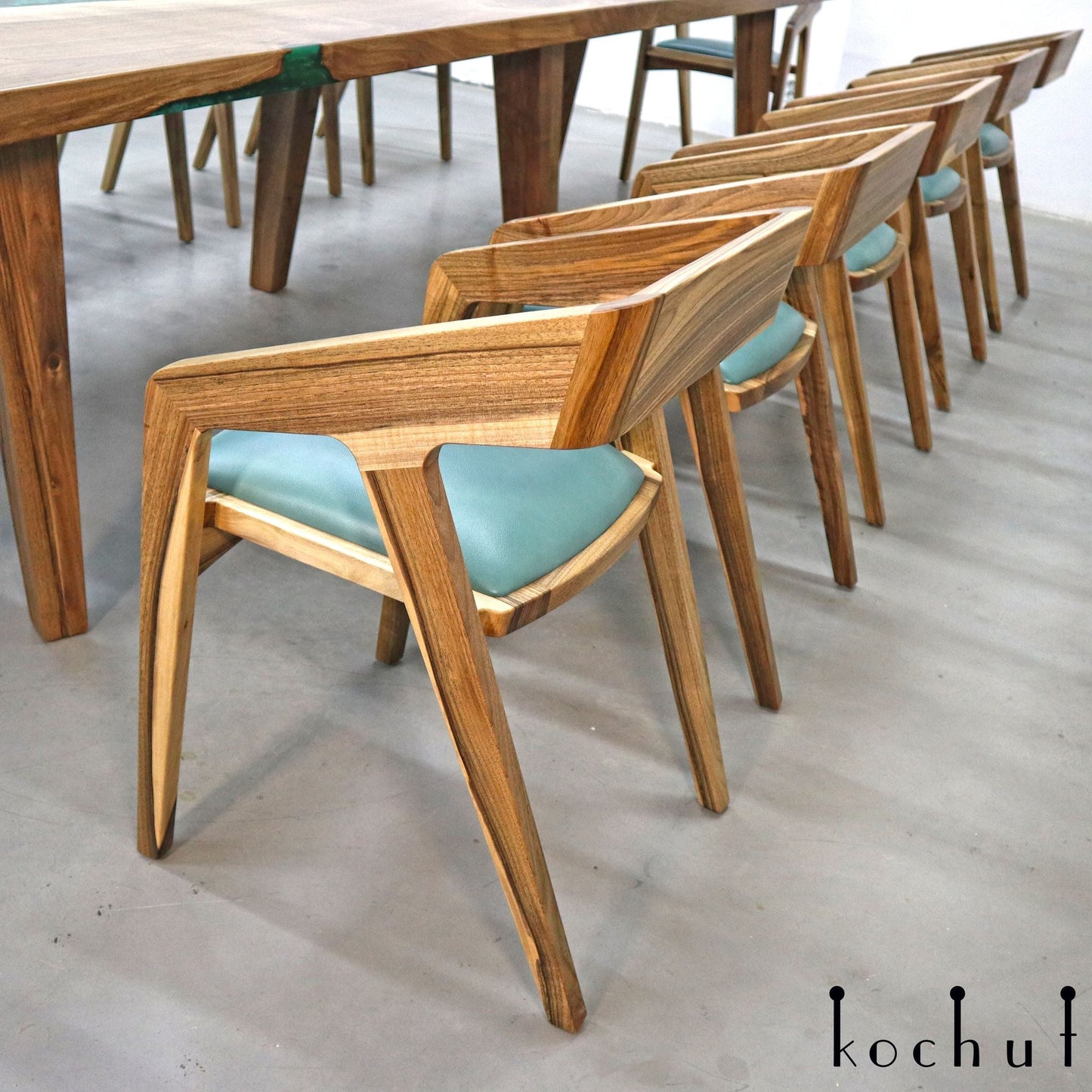 Greenwich — Set: Bürotisch und 12 Stühle