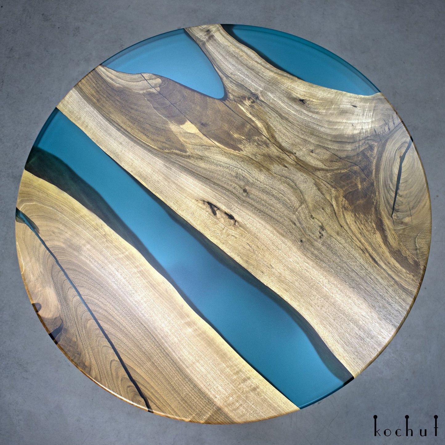 Träume vom Himmel — Esstisch aus Holz und Epoxidharz