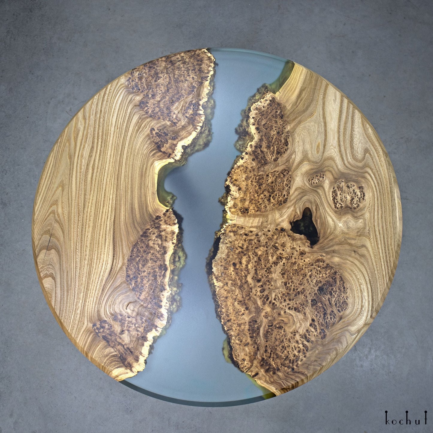 Florence — Esstisch aus Holz und Epoxidharz