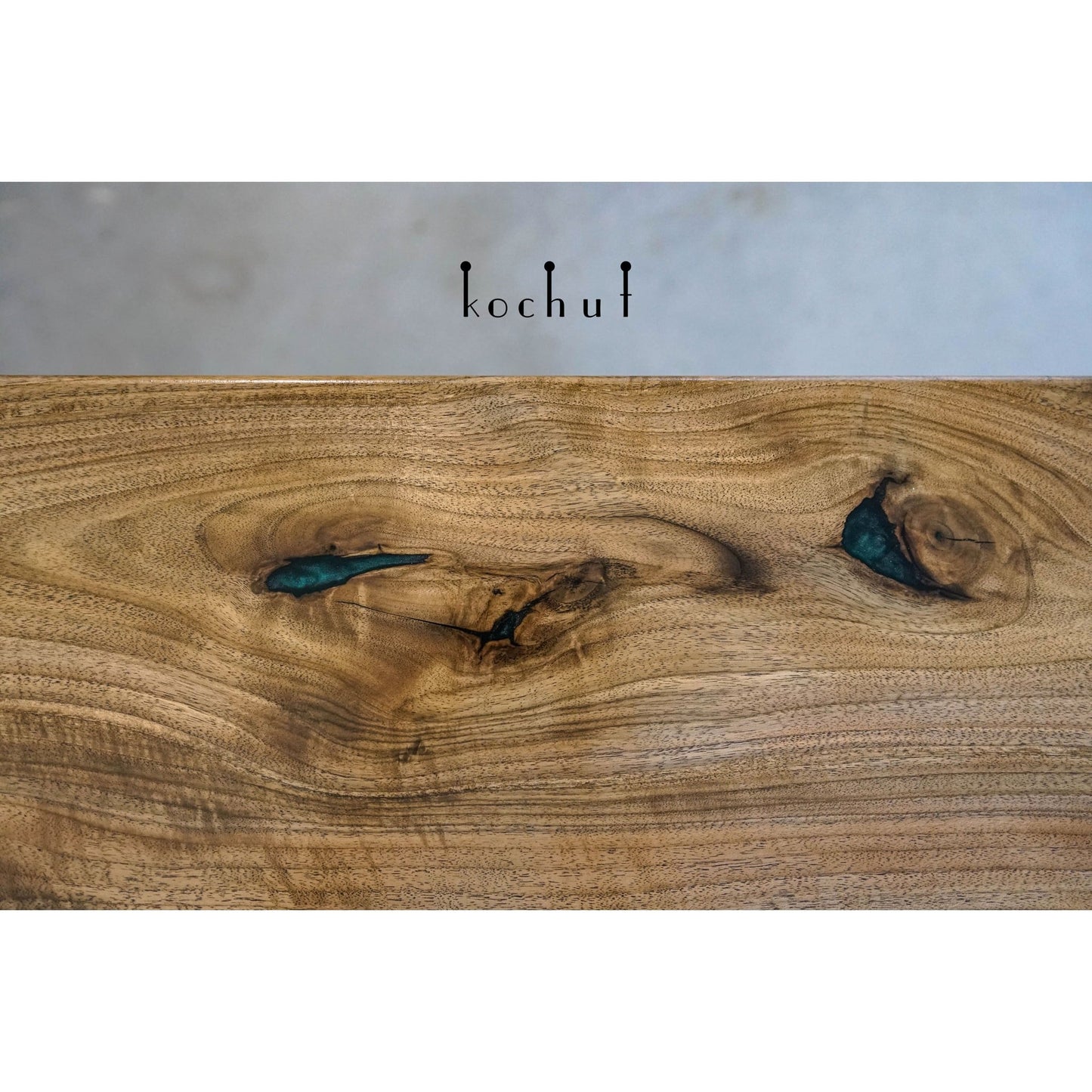 Greenwich Plattformen — Esstisch aus Holz und Epoxidharz