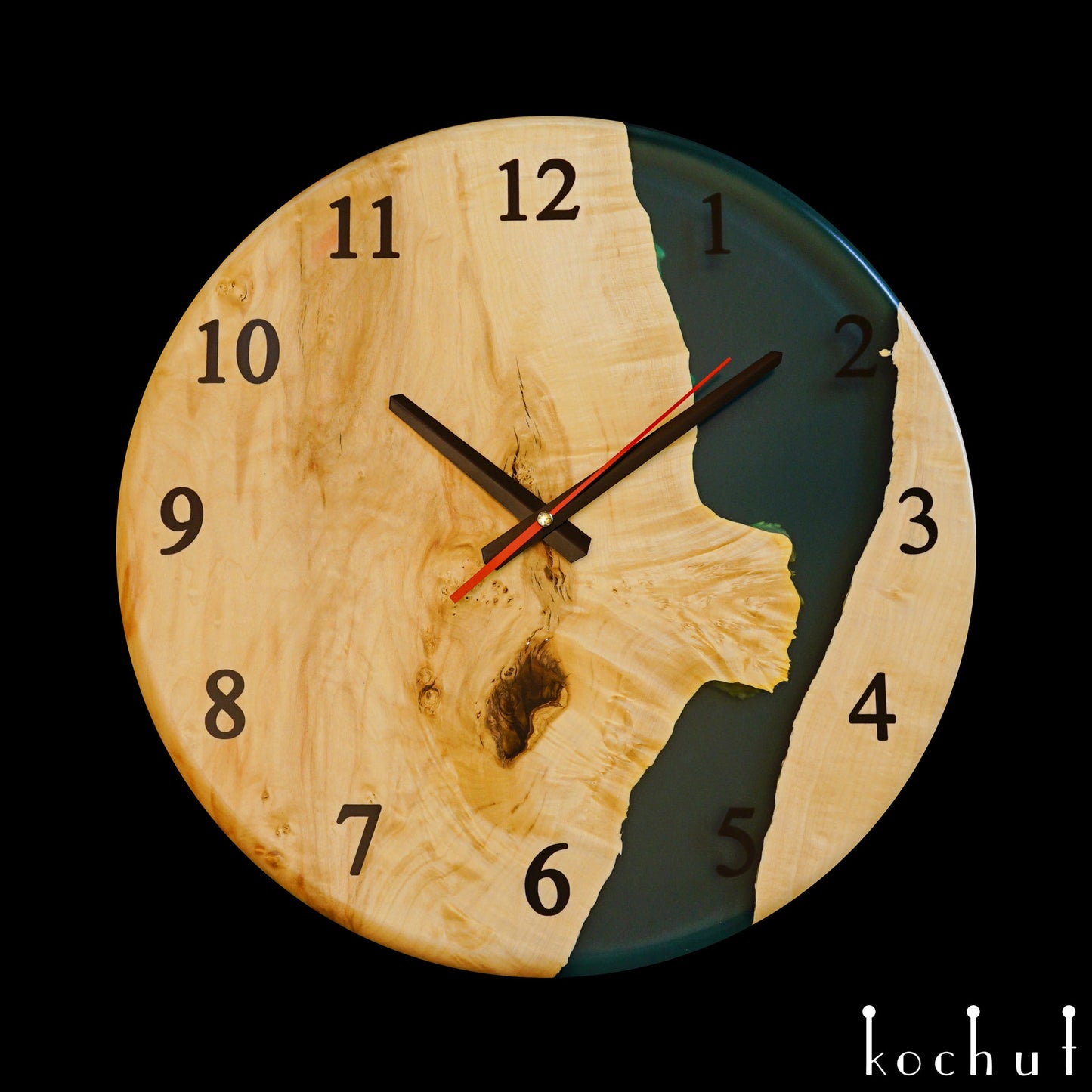 Continuum — Wanduhr aus Holz und Epoxidharz