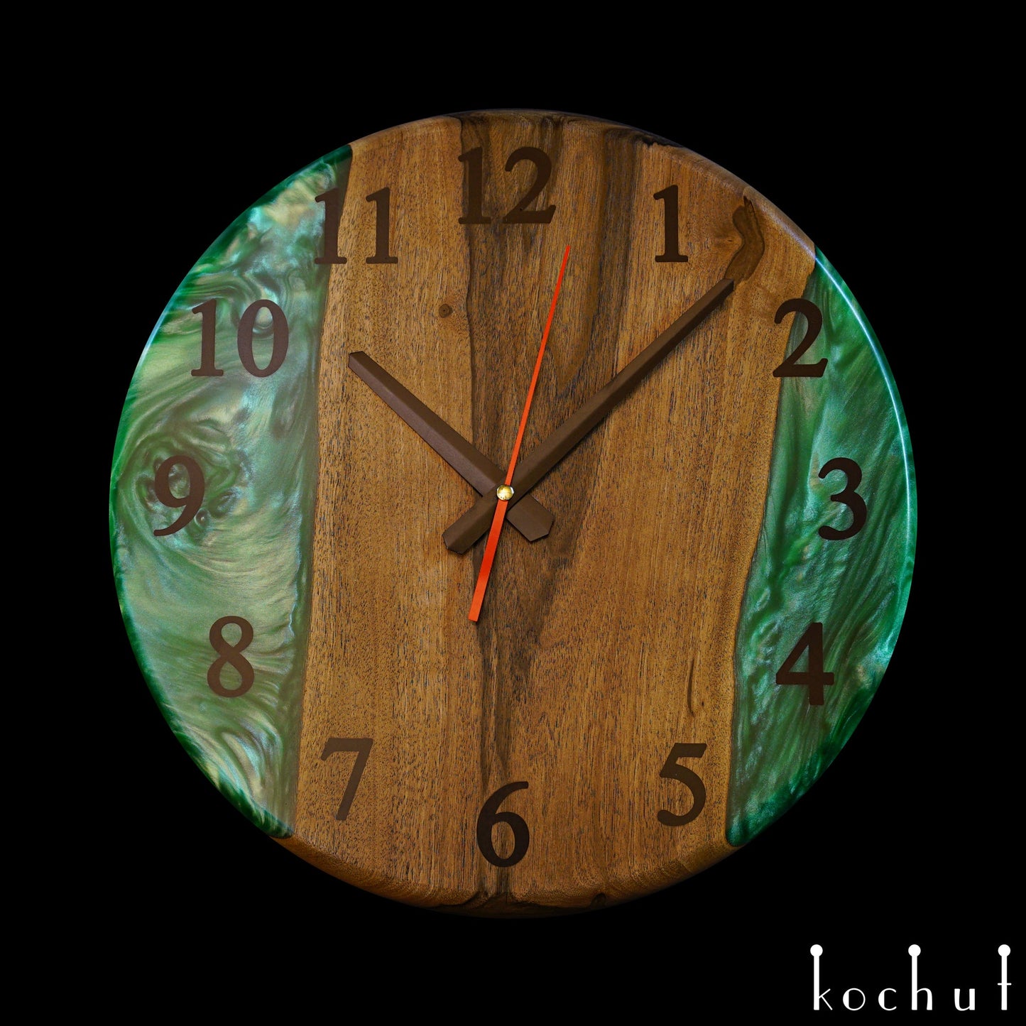 Continuum — Wanduhr aus Holz und Epoxidharz