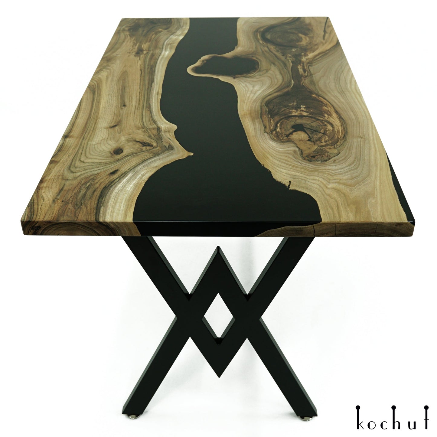 Morpheus — Esstisch aus Holz und Epoxidharz