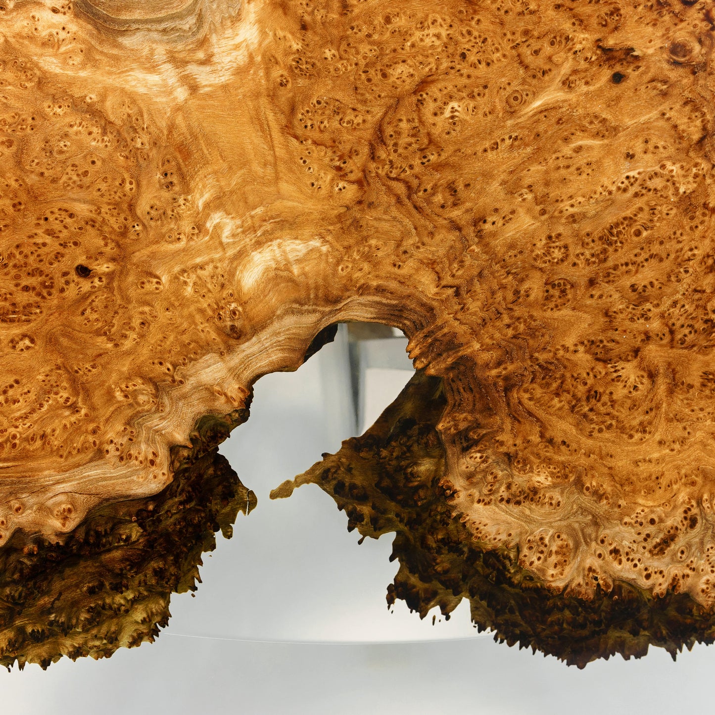 Diamantum — Holz- und Epoxidharz-Couchtisch