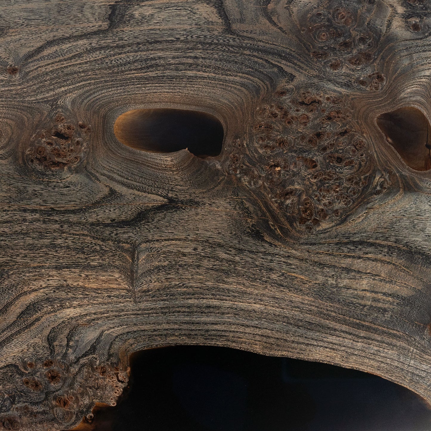 Condor — Holz- und Epoxidharz-Couchtisch