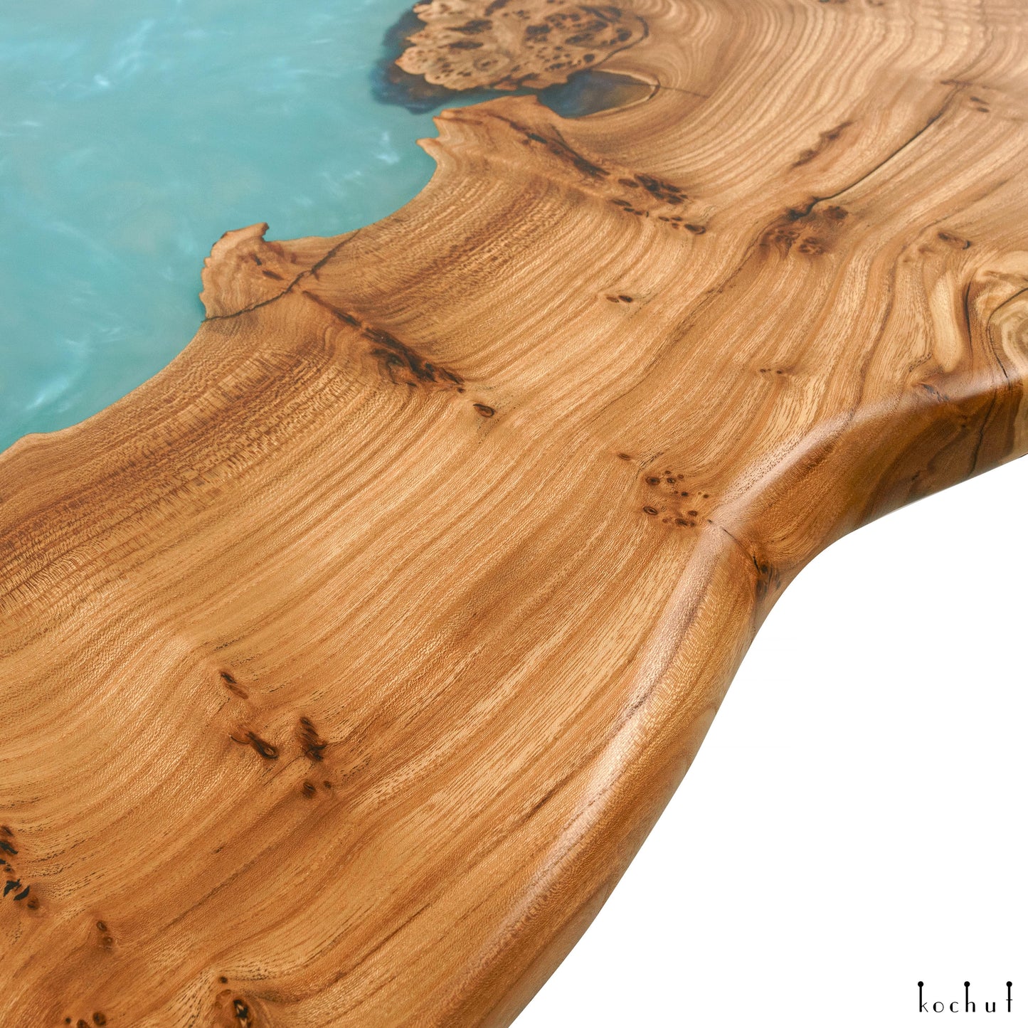 Mirage — Esstisch aus Holz und Epoxidharz