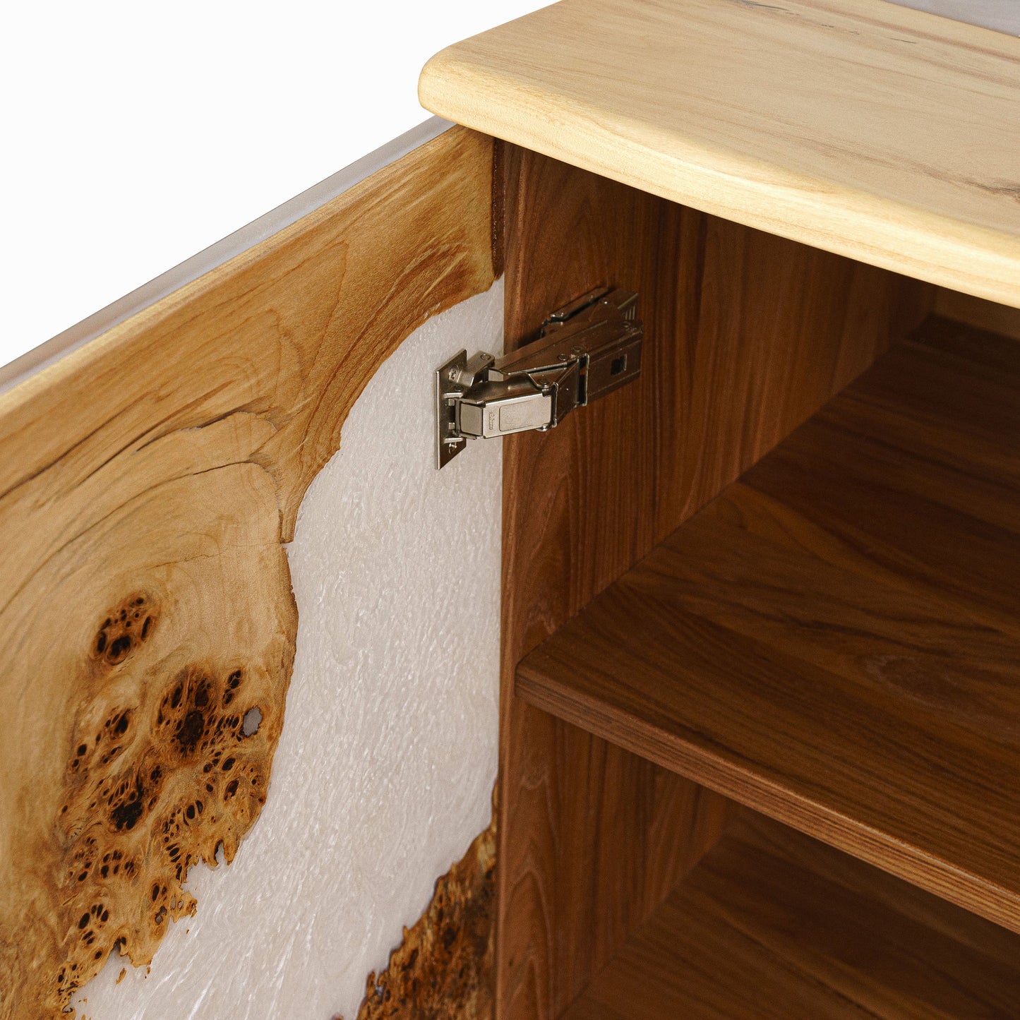 Artemis — Holz- und Epoxidharz-Schrank