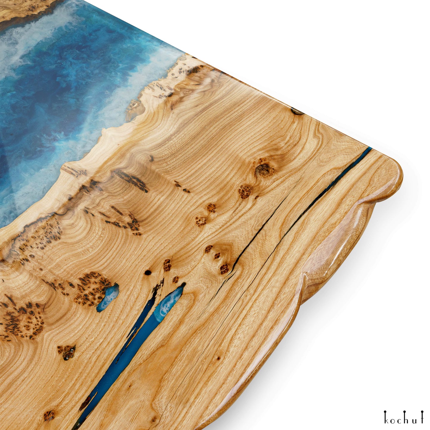 Atlantis — Esstisch aus Holz und Epoxidharz (lebendige Kante)