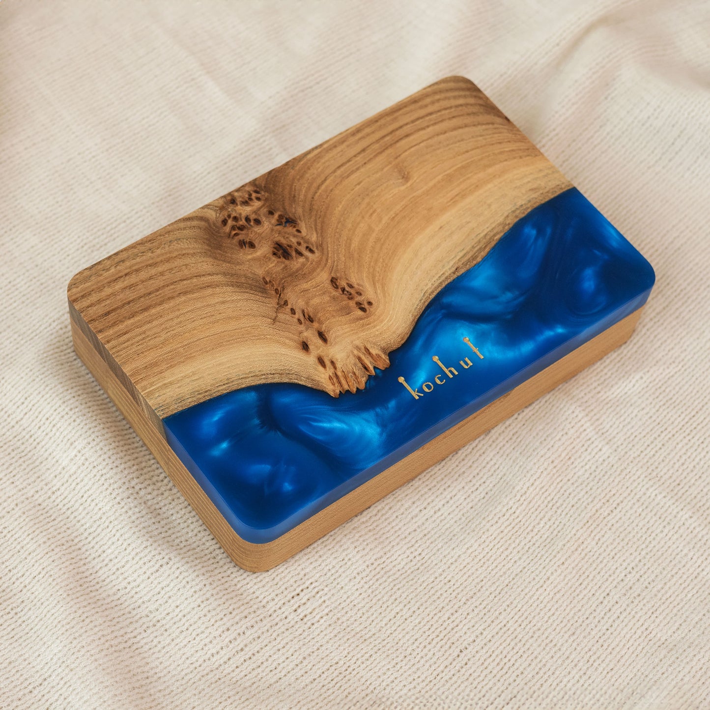 Ornament. Saphir — Holz- und Epoxidharz-Schmuckkästchen (Maxi-Größe)