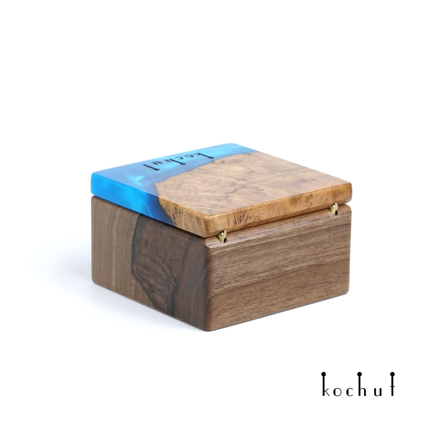 Quadrum — Schmuckkästchen aus Walnuss, Olive und blauer Epoxidharz