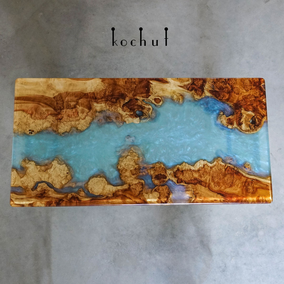 Polar River — Esstisch aus Holz und Epoxidharz