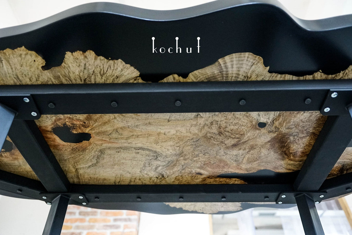 Continental — Esstisch aus Holz und Epoxidharz