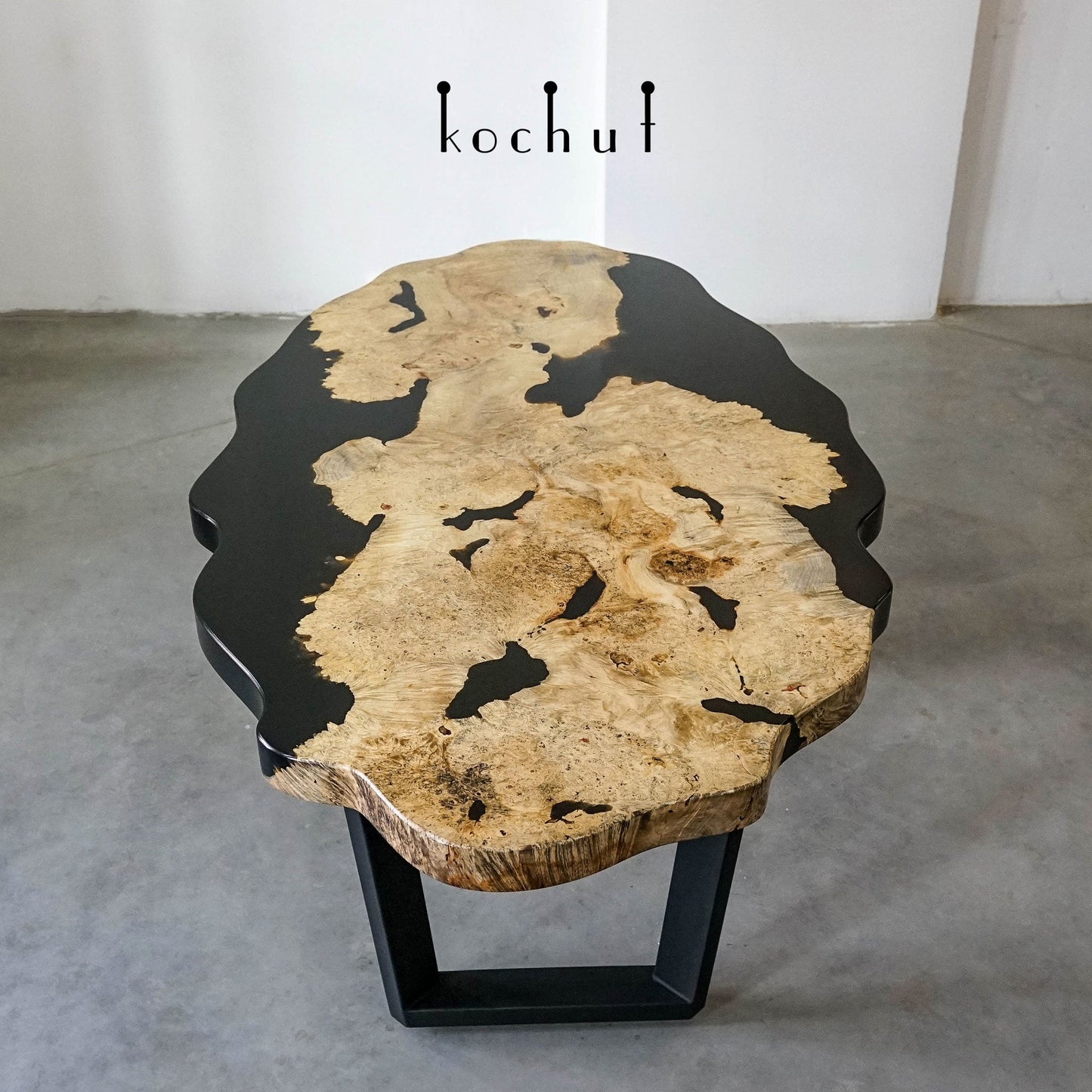 Continental — Esstisch aus Holz und Epoxidharz
