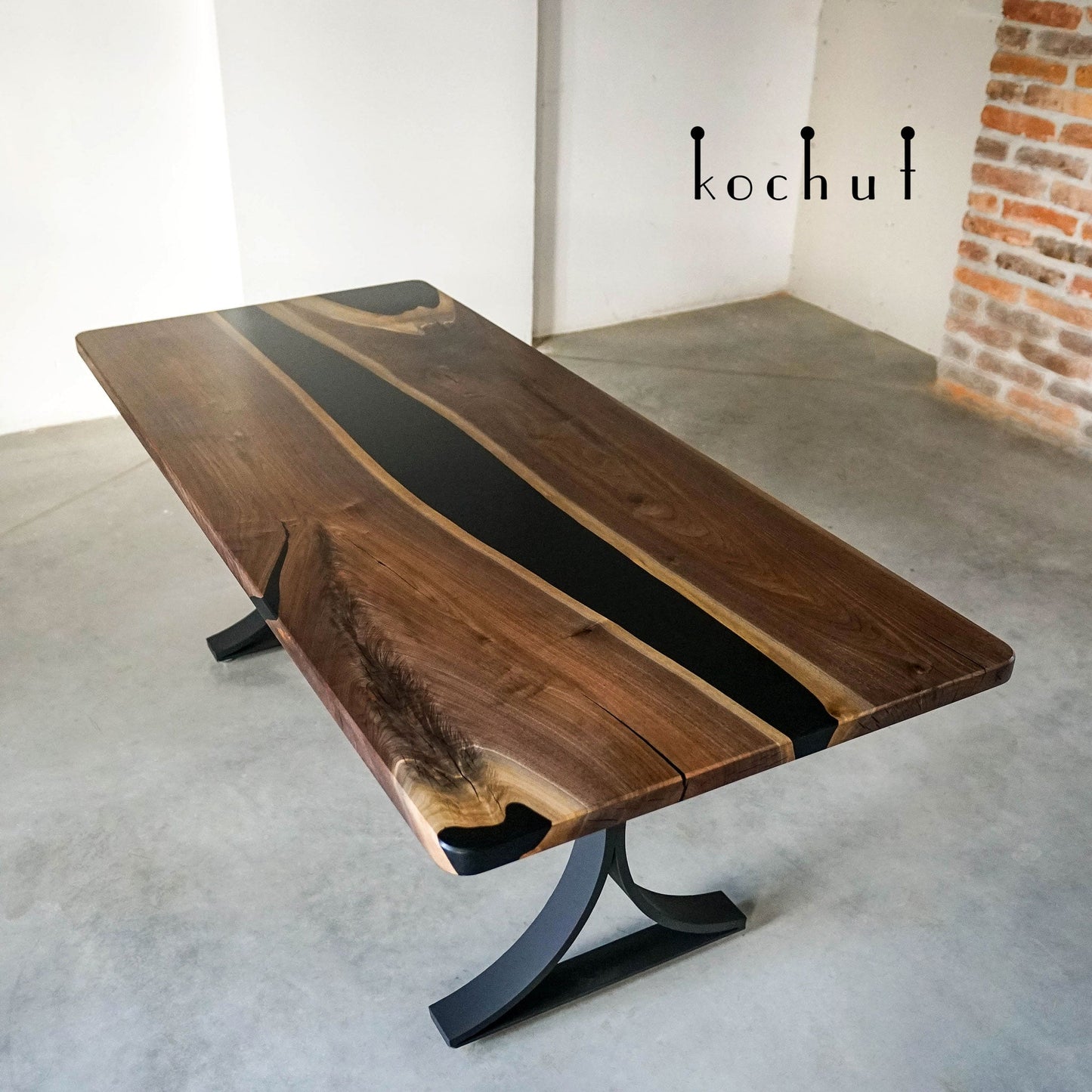 Herr — Holz- und Epoxidharztisch für das Esszimmer