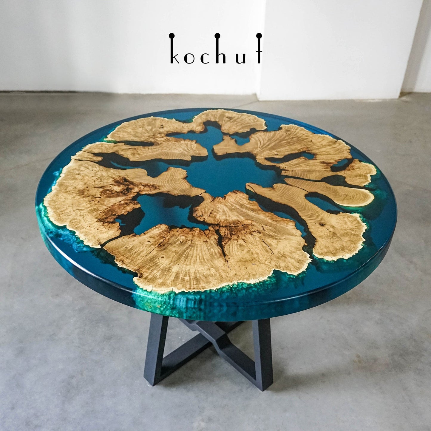 Archipel — Esstisch aus Holz und Epoxidharz