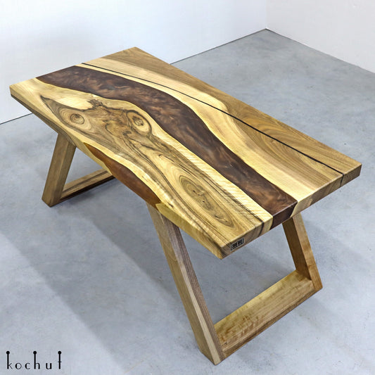 Koriander – Couchtisch aus Holz und Epoxidharz