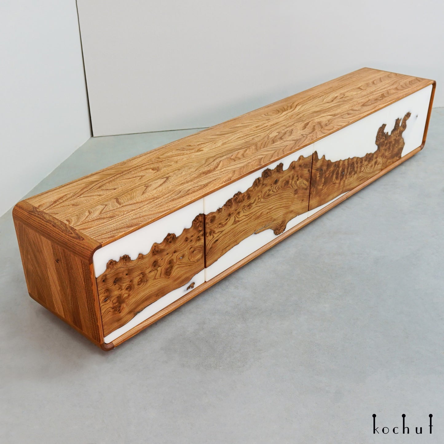 Amelia – Kommode aus Holz und Epoxidharz