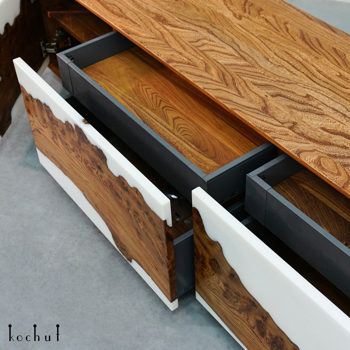 Amelia – Kommode aus Holz und Epoxidharz