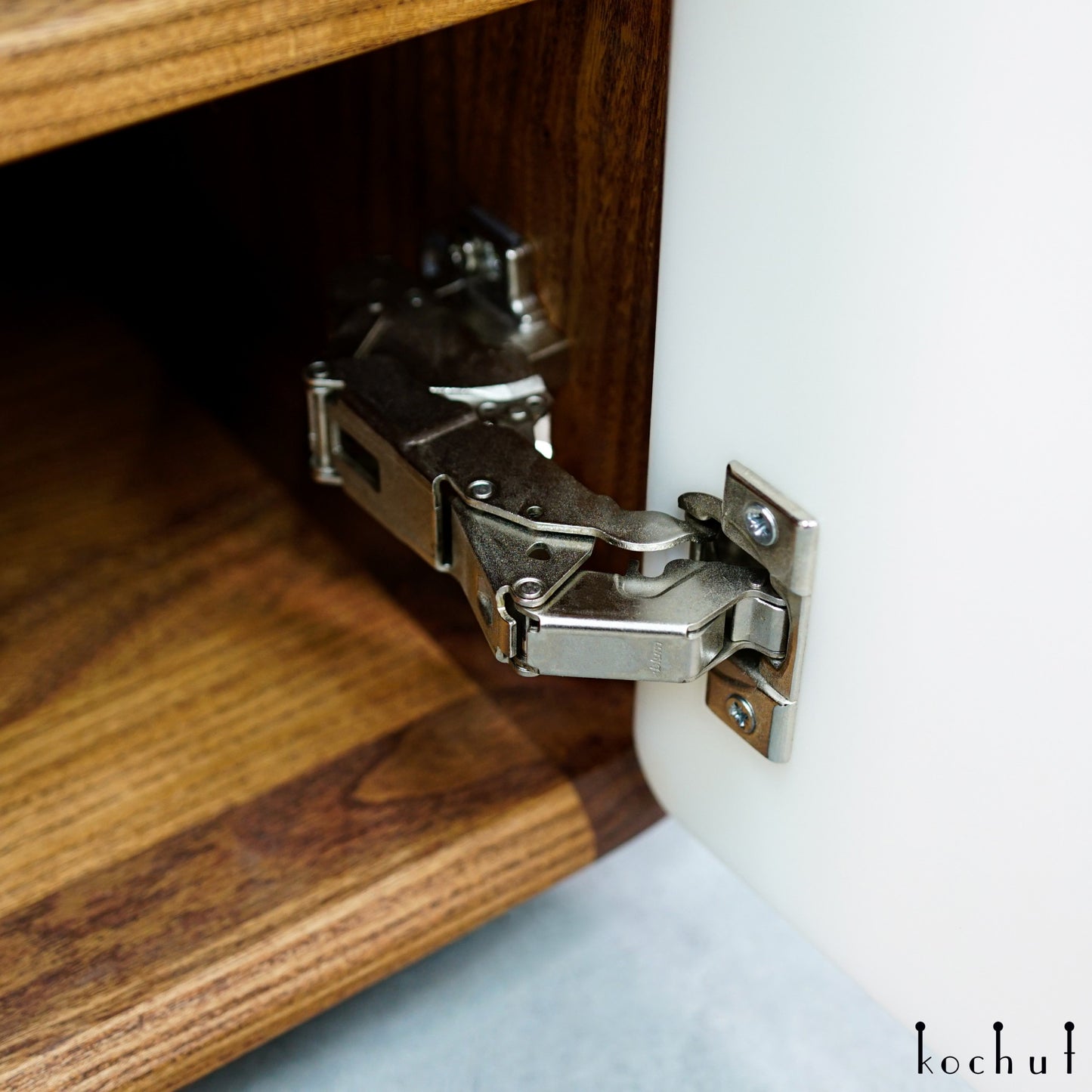 Amelia – Kommode aus Holz und Epoxidharz