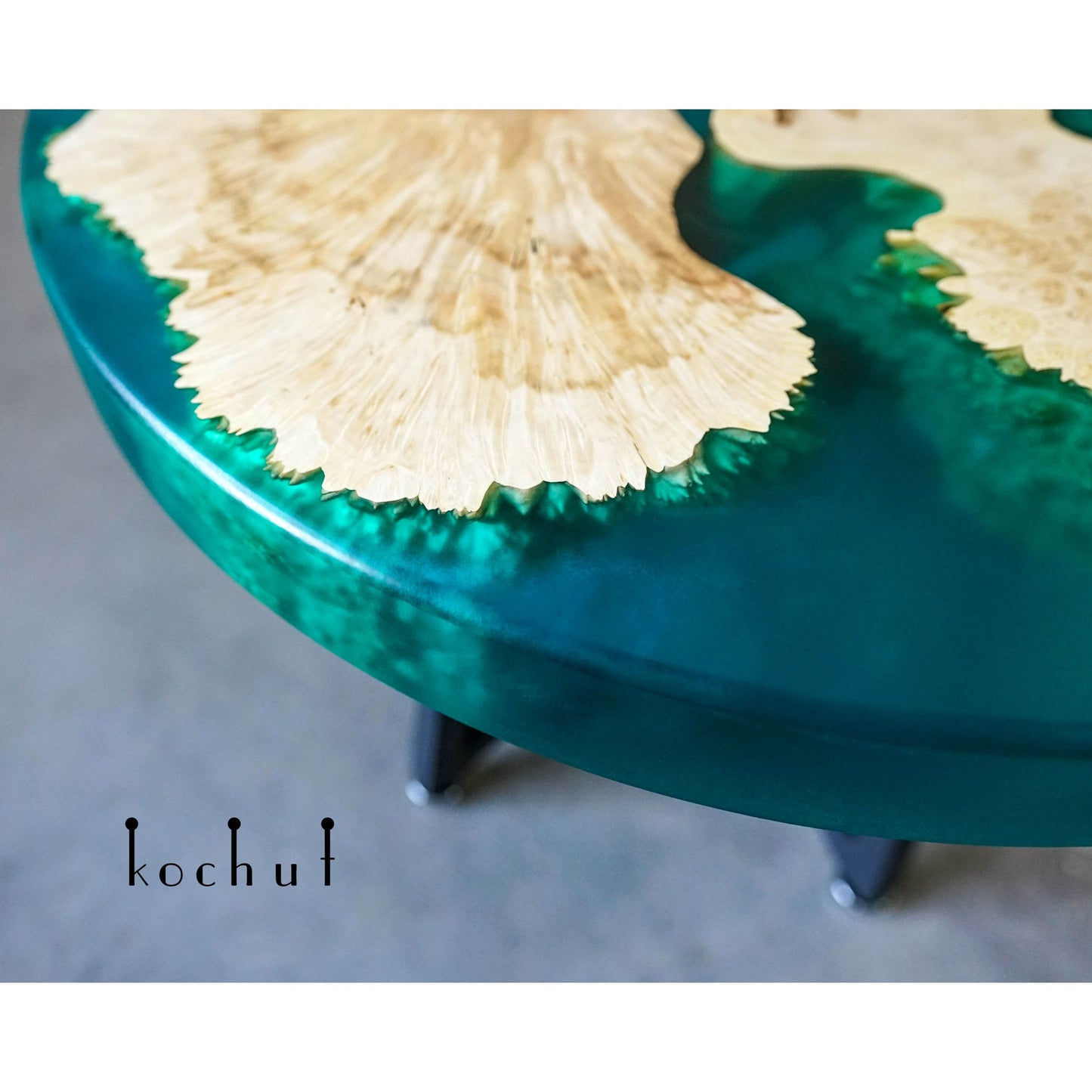 Korsika — Couchtisch aus Holz und Epoxidharz