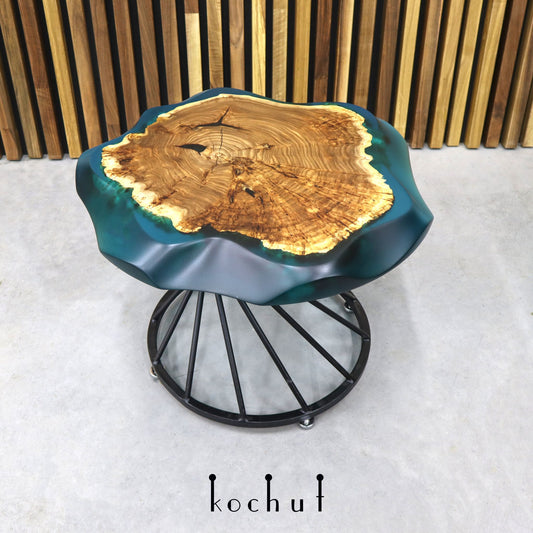 Salvia – Couchtisch aus Holz und Epoxidharz