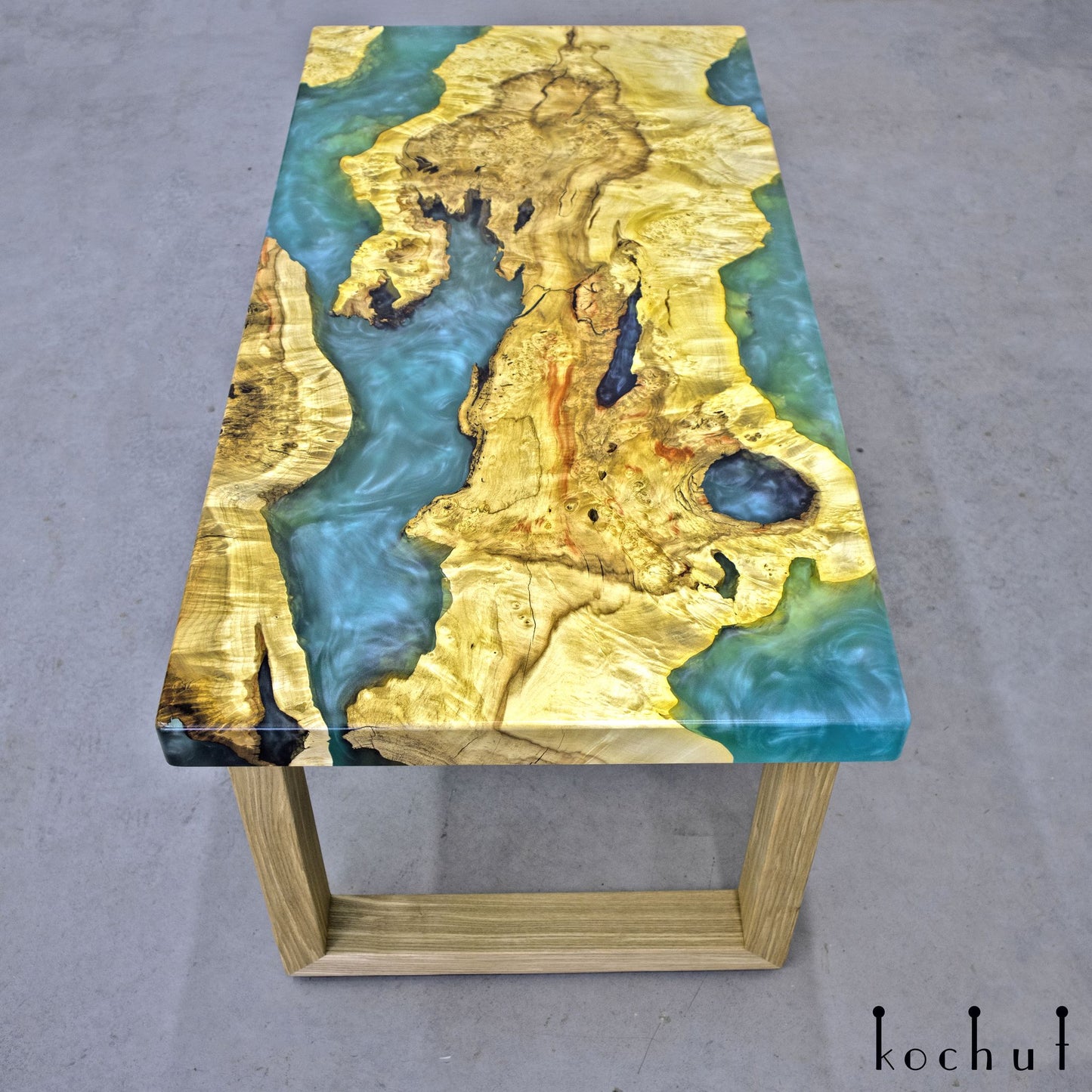 Caviana – Couchtisch aus Holz und Epoxidharz