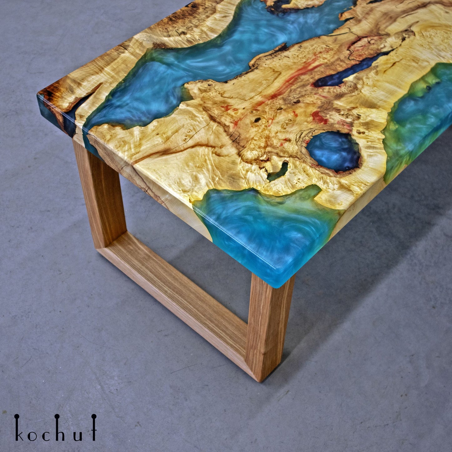 Caviana – Couchtisch aus Holz und Epoxidharz