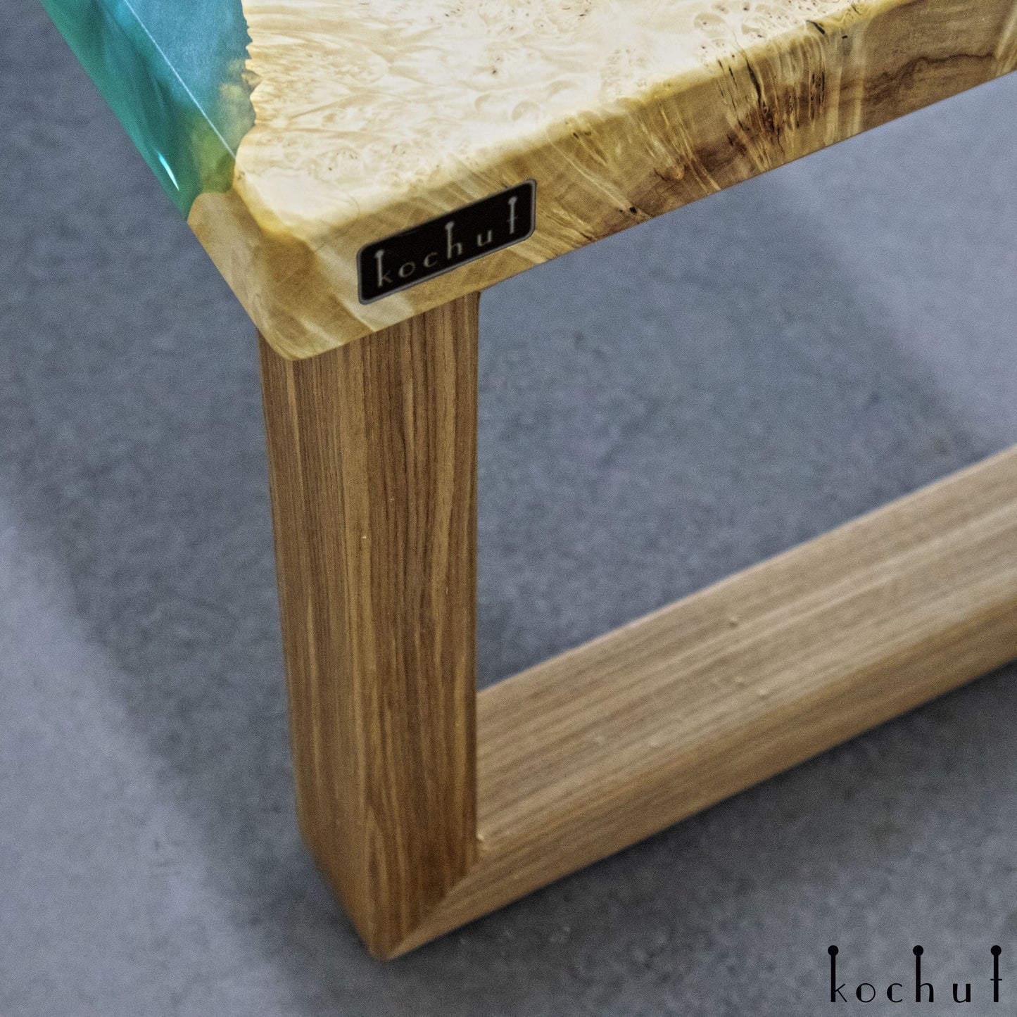 Caviana – Couchtisch aus Holz und Epoxidharz