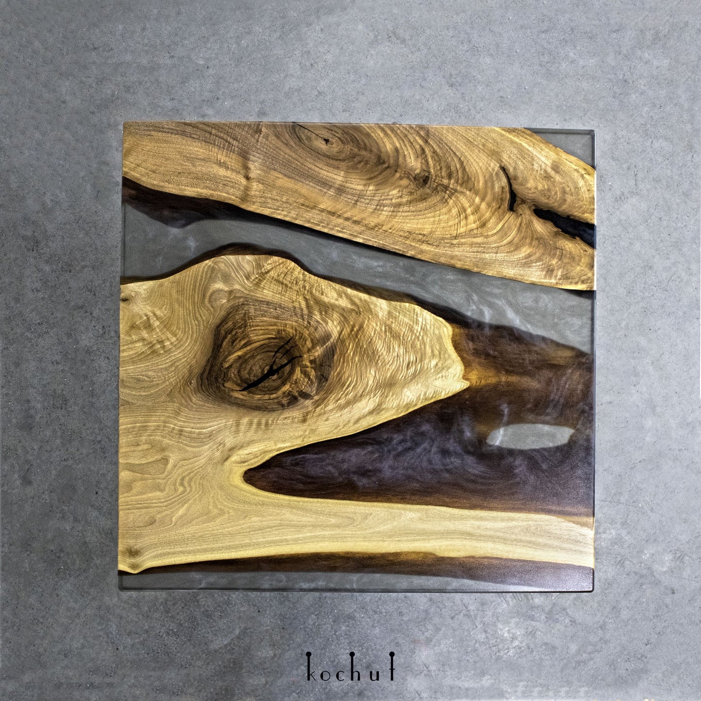 Rauchduft — Couchtisch aus Holz und Epoxidharz