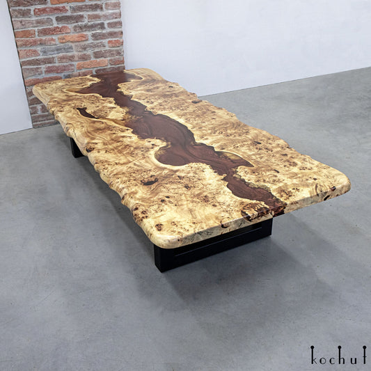 Agat – Couchtisch aus Holz und Epoxidharz