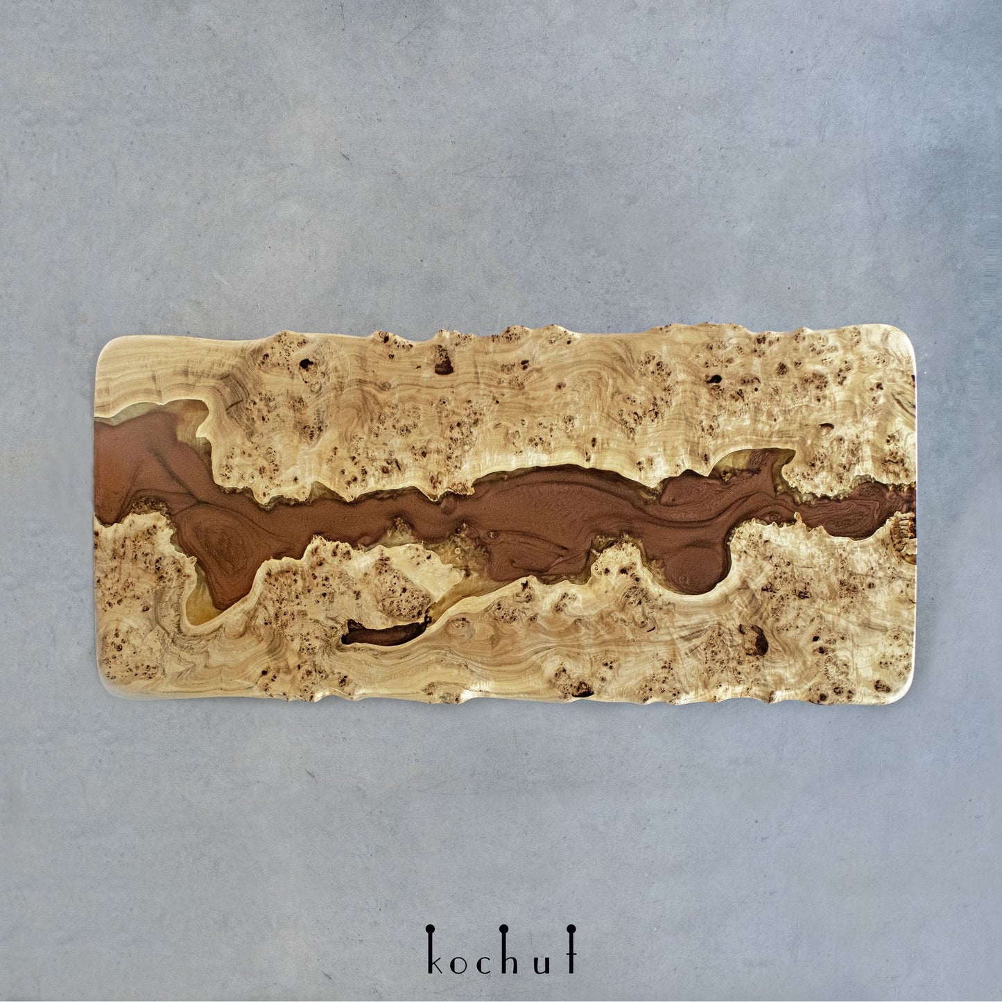Agat – Couchtisch aus Holz und Epoxidharz