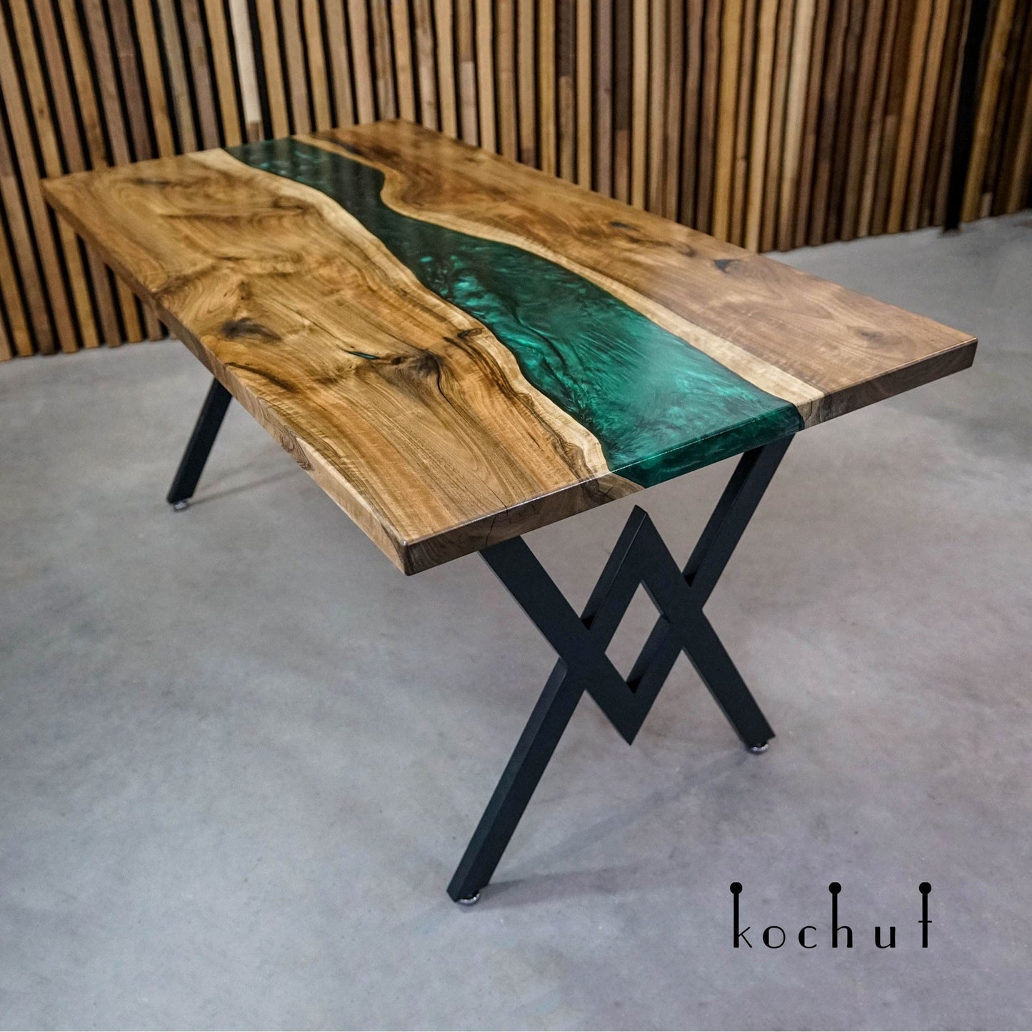 Greenwich Plattformen — Esstisch aus Holz und Epoxidharz