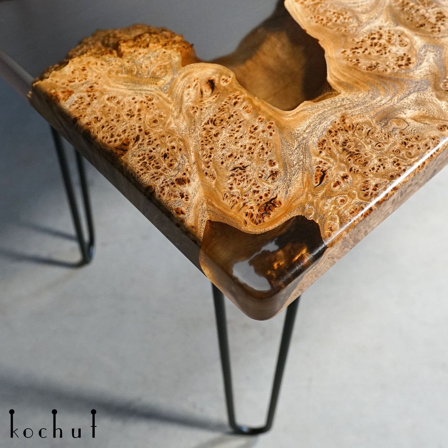 Äthiopien — Couchtisch aus Holz und Epoxidharz