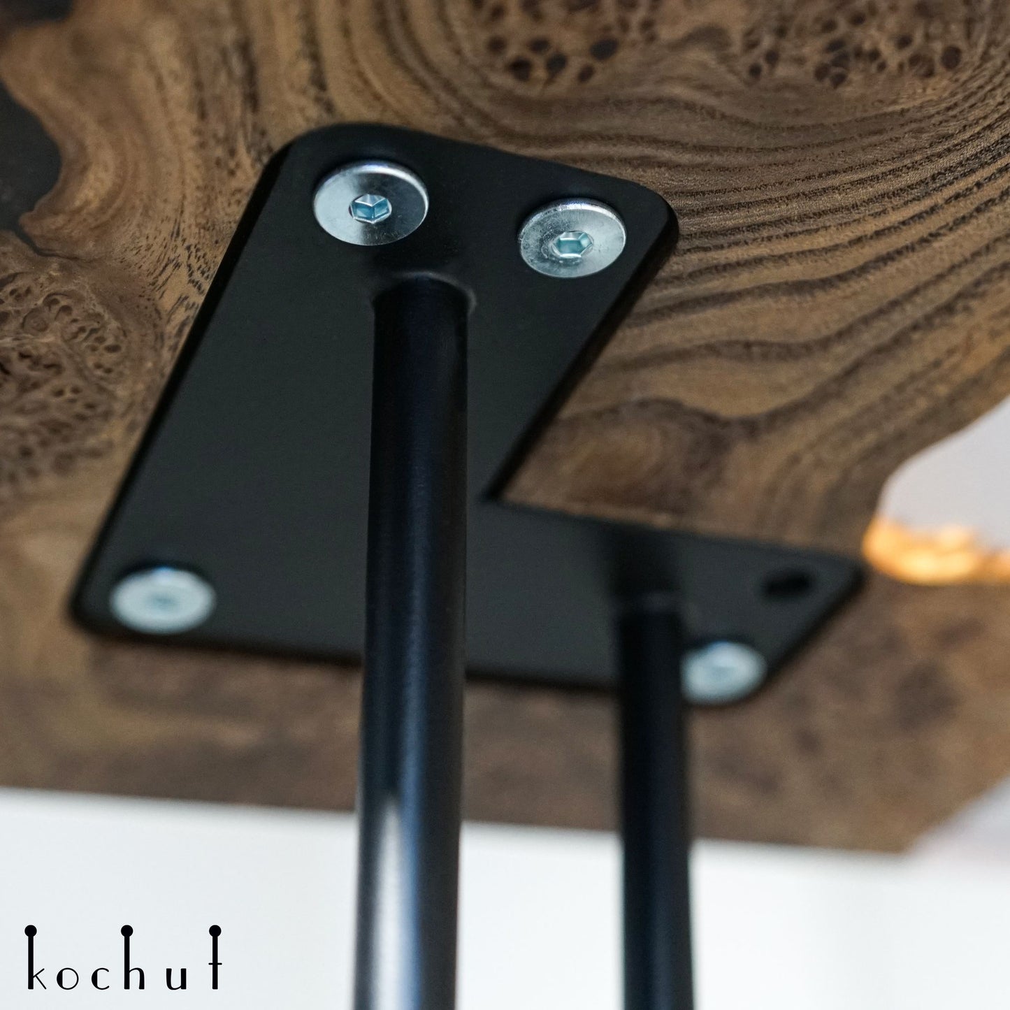Äthiopien — Couchtisch aus Holz und Epoxidharz