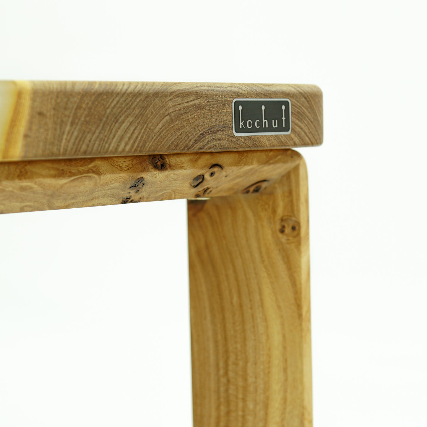 Platinfluss — Couchtisch aus Holz und Epoxidharz