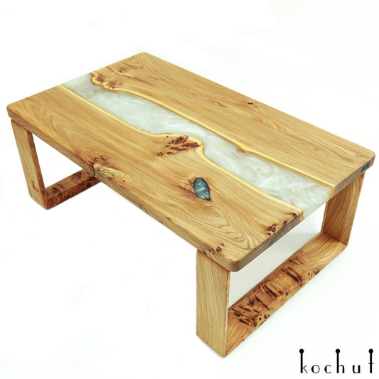 Platinfluss — Couchtisch aus Holz und Epoxidharz