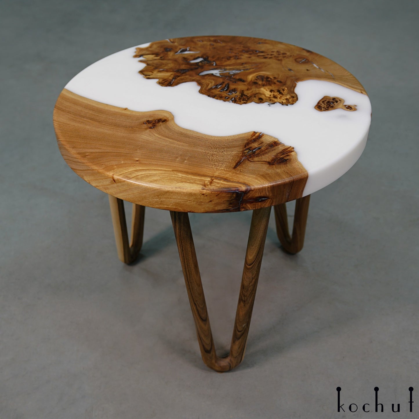 Schnee in der Wüste – Couchtisch aus Holz und Epoxidharz